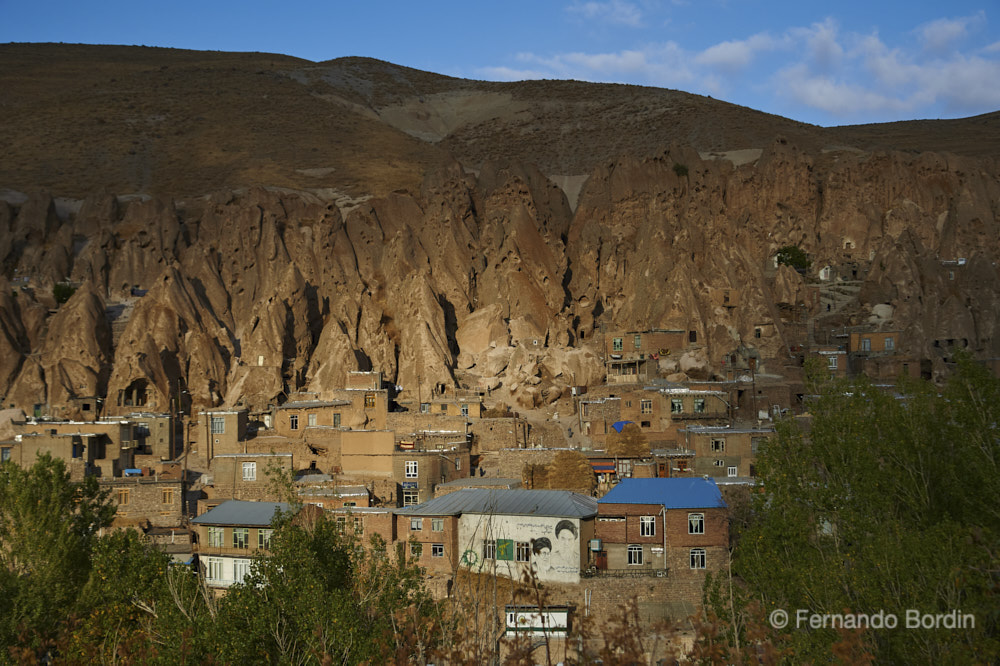 Iranian Azerbaijan - October 2018
 About 60 km south of Tabriz, in Iranian Azerbaijan is the very particular and ancient village of Kàndovan carved into the rock about 600 years ago.
It is reminiscent of the Goreme valley in Cappadocia, but the particular feature is, unlike Goreme, which is still inhabited by about 600 people today.
 An enchanted place for its particular beauty.