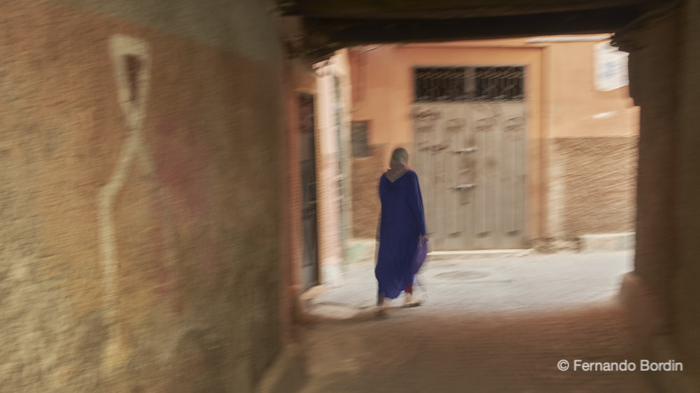 Even before sunrise, the medina of Fes and Marrakech begin to come alive for the new day that begins. 
A frenetic swarm of men, women, children and animals pervades the heart of the ancient citadels. 
A slice of everyday life between voices, sounds and beautiful colors. (2017)