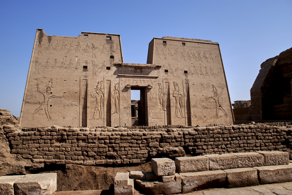 Aprile - 2010 
Il tempio tolemaico di Horus a Edfu