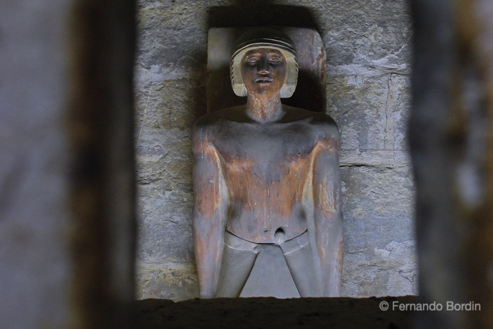 La Màstaba di Ti, funerary monument of this high official who worked during the 5th dynasty of Egypt, between the end of the 25th century. B.C. and the beginning of the XXIV.
Original statue of Ti still in situ.