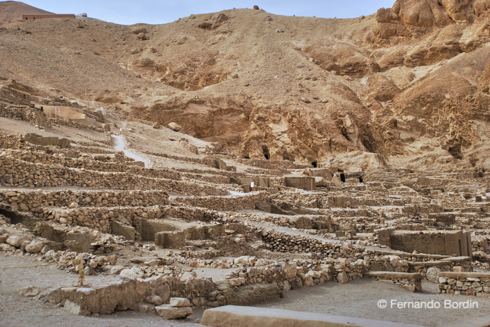 April - 2010
Deir el Medina, the village with the necropolis of the workers and artists dedicated to the construction of the tombs in the Valley of the Kings (Middle Kingdom - XVIII-XX Dynasty).