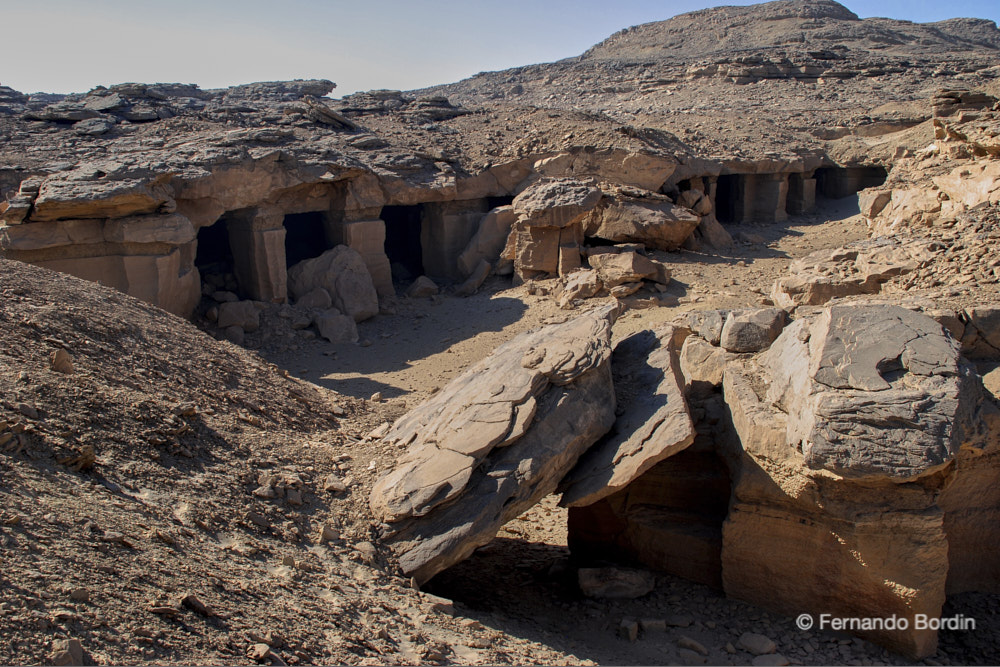 April - 2010
The sandstone quarries of Jebel el Silsila south of Kom ombo and Edfu.
This  site, south of Kom Ombo, was very important in the time of the pharaohs due to the presence of important sandstone quarries
which were mainly exploited during the New Kingdom.