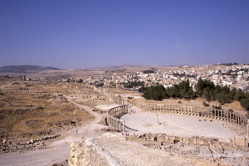 Agosto - 1989
Il foro di Gerasa con la sua splendida forma ovale. 