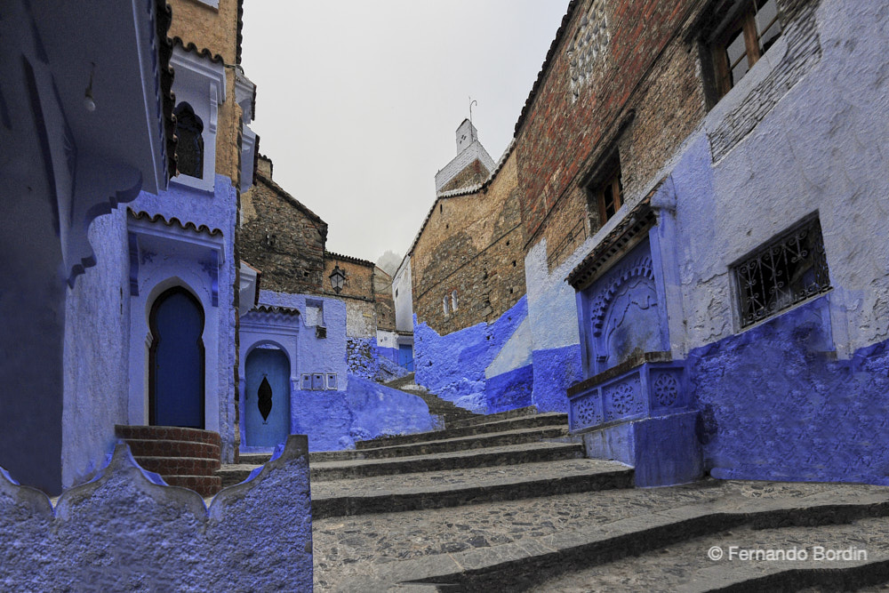 June - 2014
About 200 km north of Fes is Chefchaouen, a place almost unknown to tourism. Within this town of 35,000 inhabitants,
there is its medina, the ancient citadel.